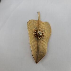 Vintage Gold Tone Leaf pin with flower accent